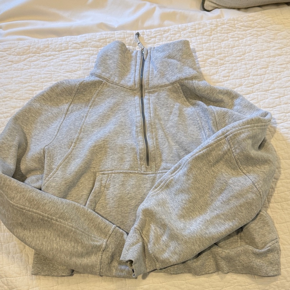 Lululemon grey cropped funnel neck Women’s Light Gray Half-Zip Pullover Sweater